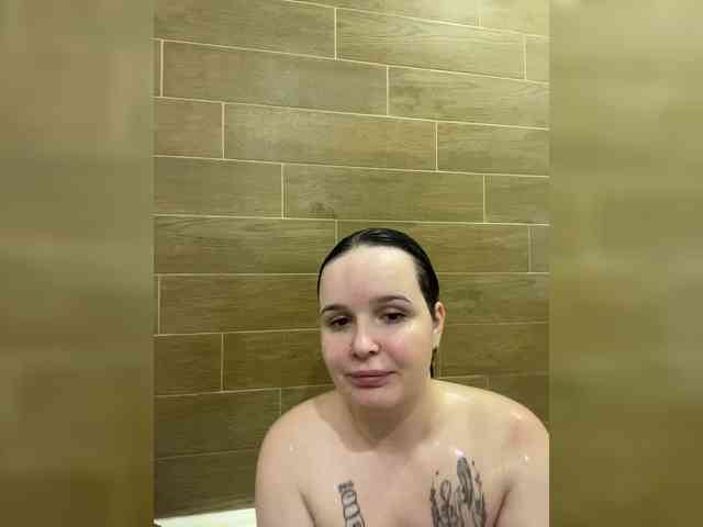 Lizzi-Peach webcam