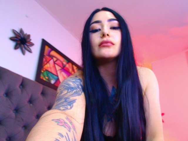 elinne-hendrix live cam on BongaCams