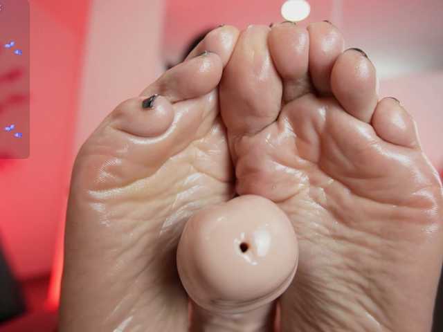 elinne-hendrix live cam on BongaCams