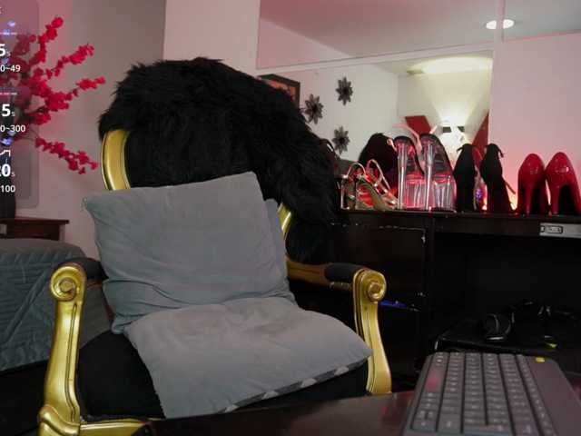 elinne-hendrix live cam on BongaCams