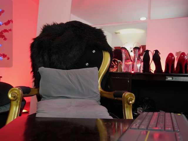 elinne-hendrix live cam on BongaCams
