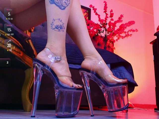 elinne-hendrix live cam on BongaCams
