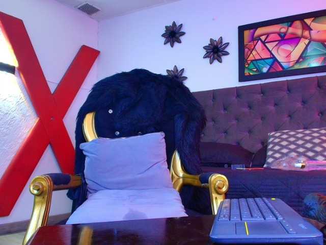 elinne-hendrix live cam on BongaCams