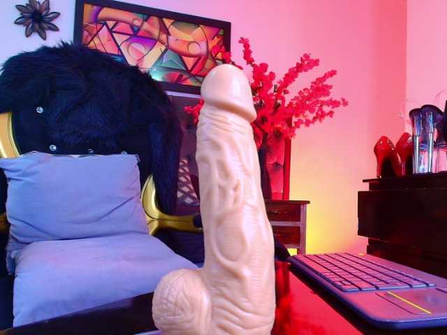 elinne-hendrix live cam on BongaCams