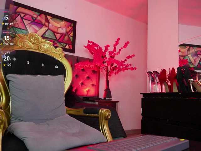 elinne-hendrix live cam on BongaCams