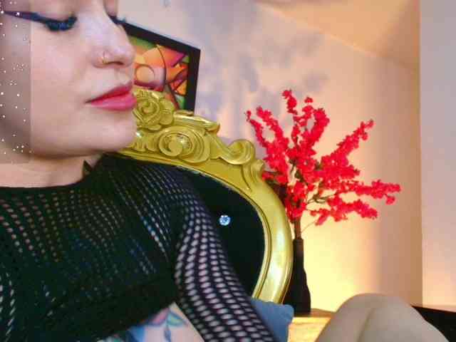 elinne-hendrix webcam