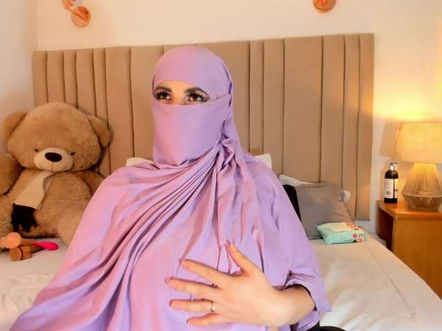 najwa es una camgirl española esperándote para sexo en vivo
