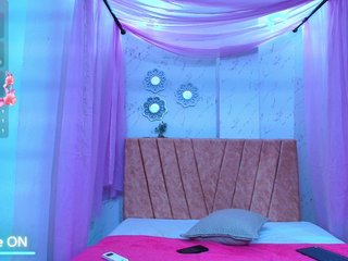 mia-thommson's Live Webcam