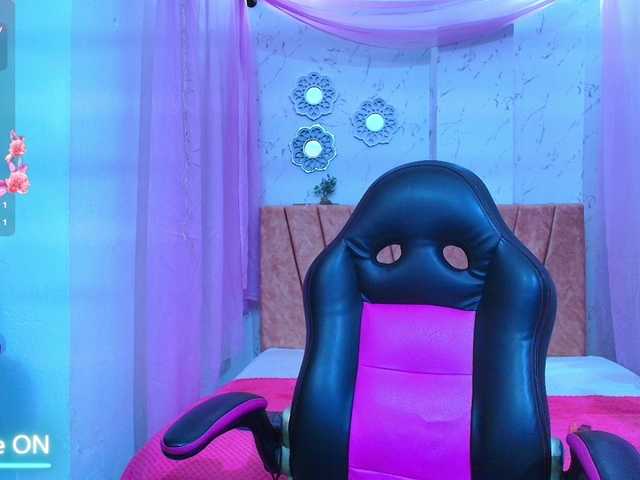 le modèle mia-thommson est en webcam porno dans un show sur le site bongacams, il possède les tags suivants: Ebony,Brunette,Trimmed