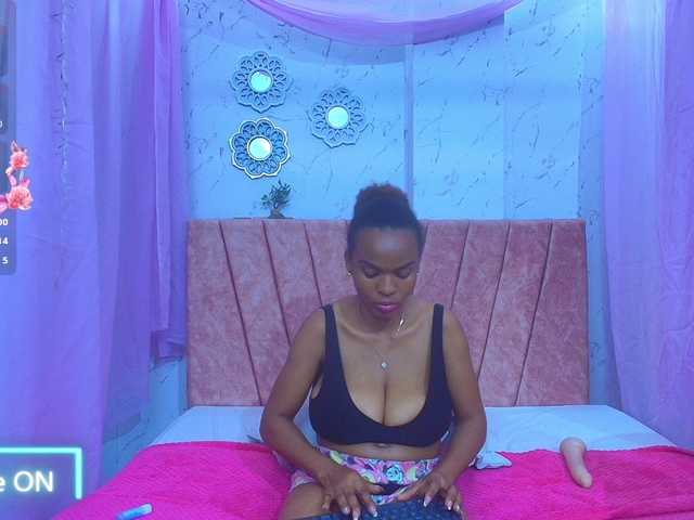 mia-thommson's BongaCams show and profile