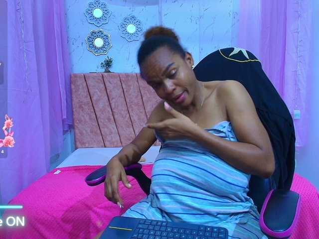 mia-thommson's BongaCams show and profile