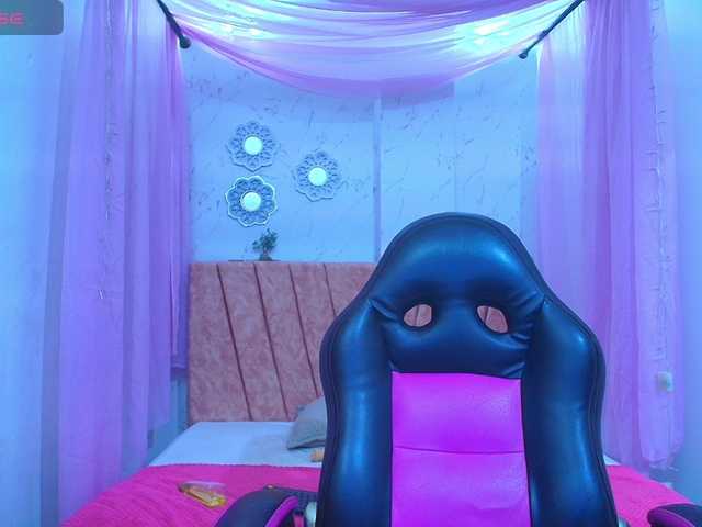 mia-thommson live cam on BongaCams