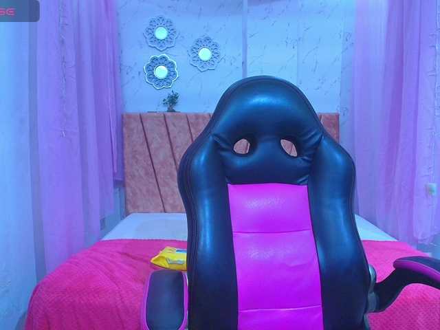 mia-thommson live cam on BongaCams