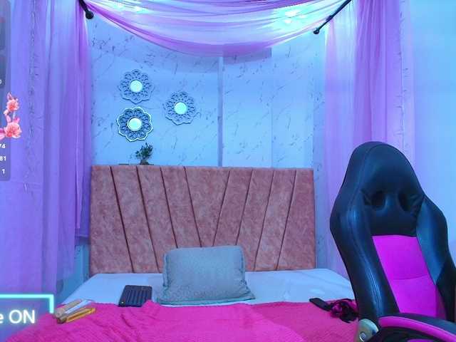 mia-thommson live cam on BongaCams