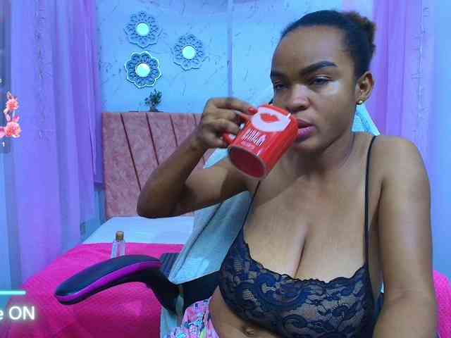 mia-thommson webcam
