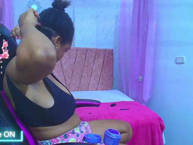 mia-thommson webcam