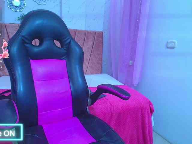mia-thommson webcam