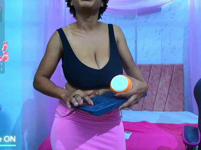 mia-thommson webcam