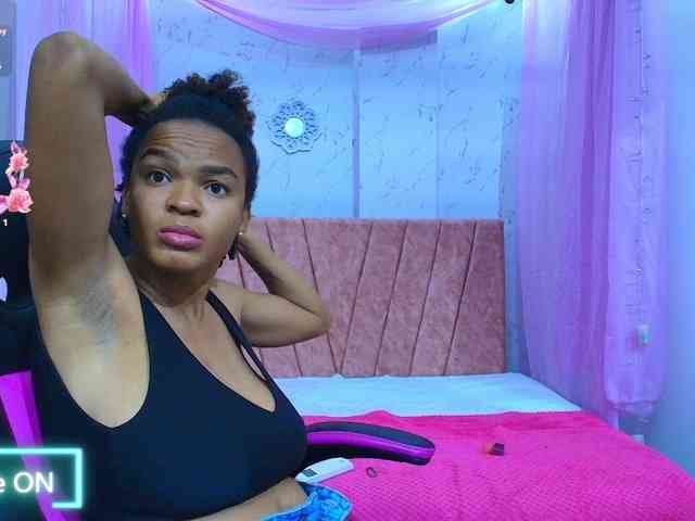 mia-thommson webcam