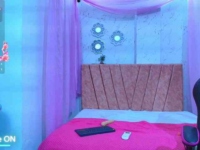 mia-thommson webcam
