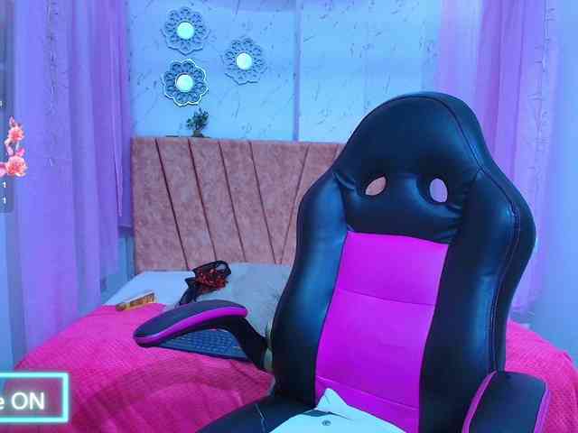 mia-thommson webcam
