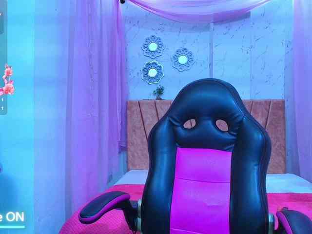 mia-thommson webcam