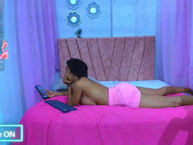 mia-thommson webcam