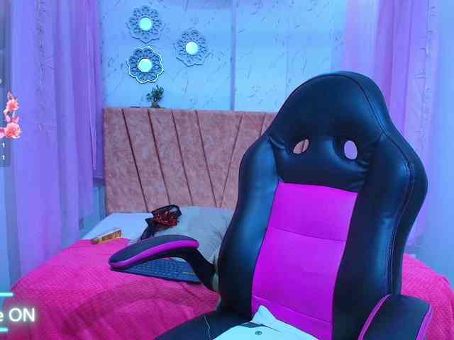 mia-thommson webcam