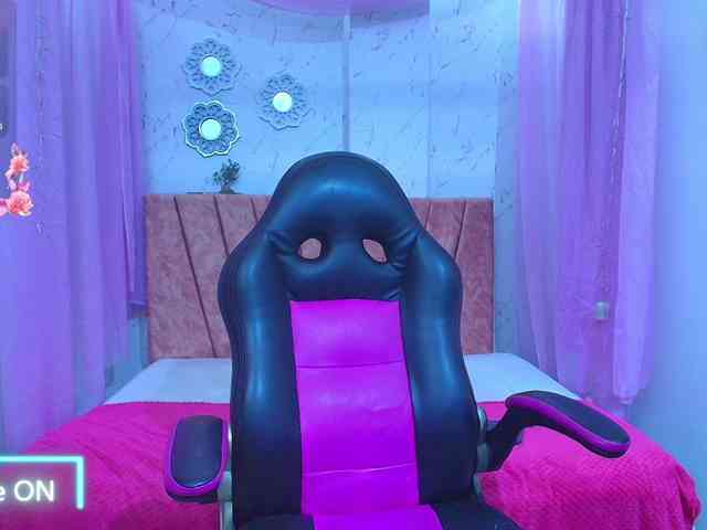 mia-thommson webcam