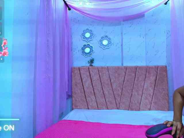 mia-thommson webcam
