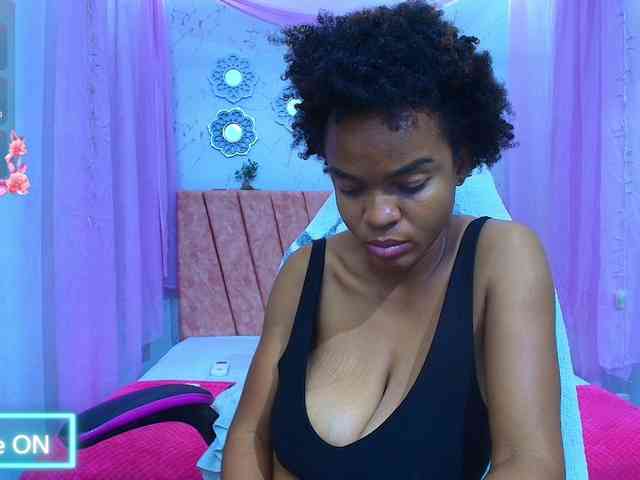 mia-thommson webcam