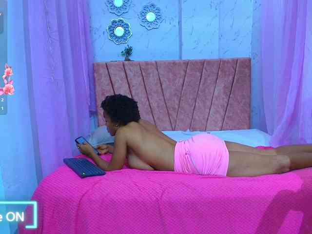 mia-thommson webcam