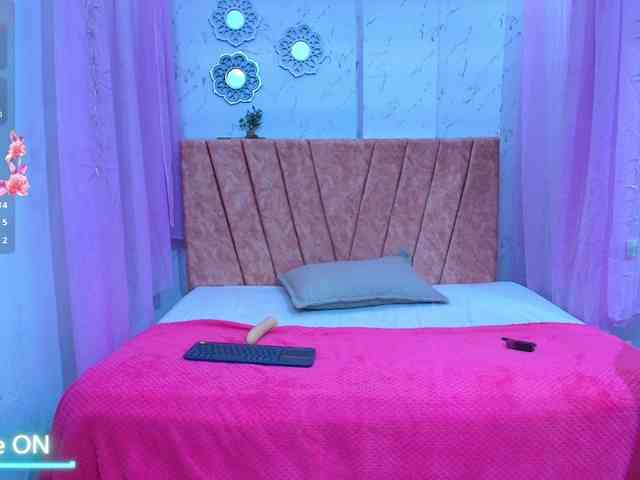 mia-thommson webcam
