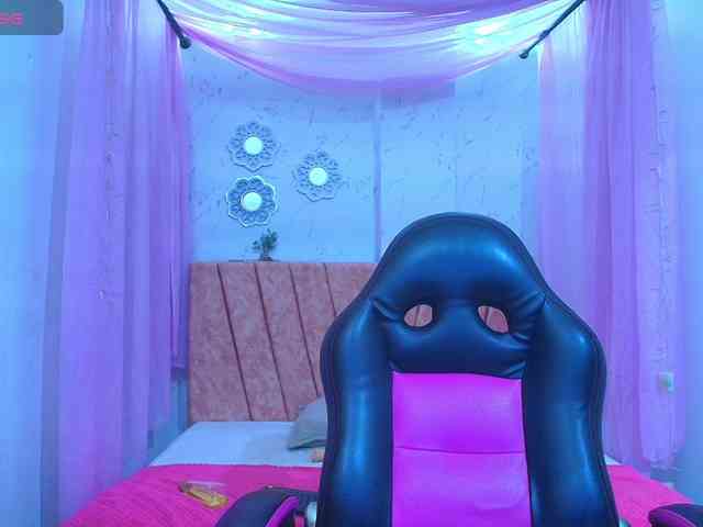 mia-thommson webcam