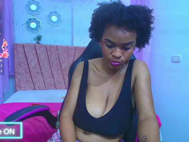 mia-thommson webcam