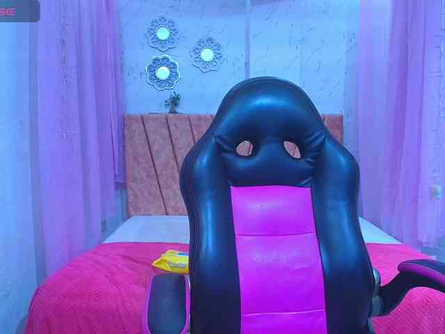 mia-thommson webcam