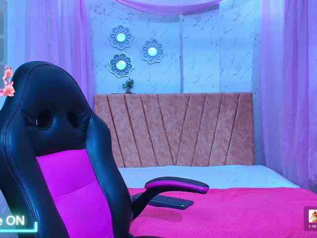 mia-thommson webcam