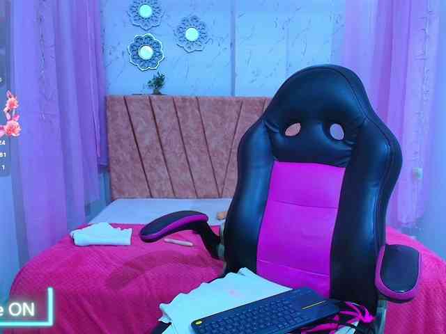 mia-thommson webcam