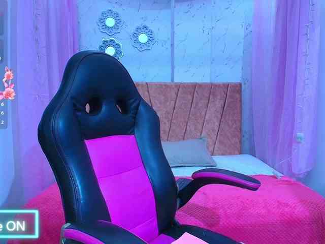 mia-thommson webcam