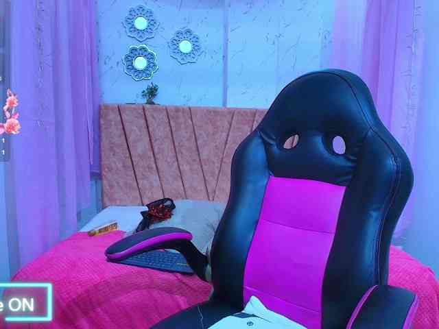 mia-thommson webcam