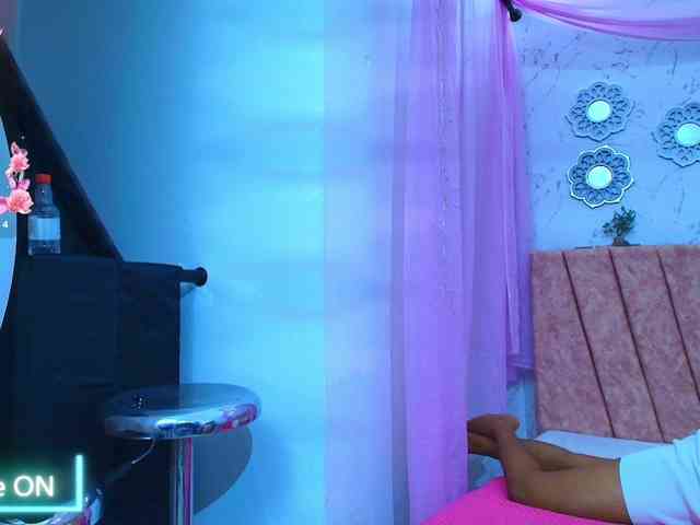 mia-thommson webcam