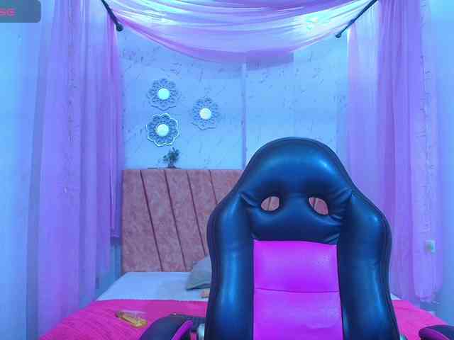 mia-thommson webcam