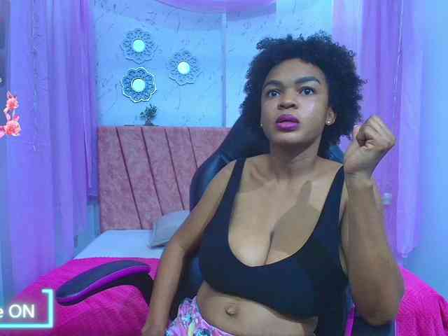mia-thommson webcam
