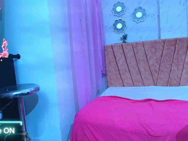 mia-thommson webcam