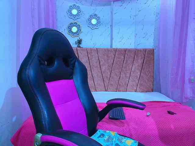 mia-thommson webcam