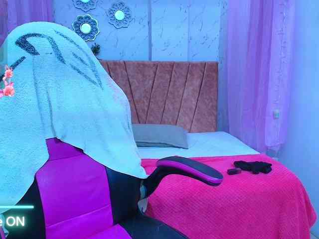 mia-thommson webcam