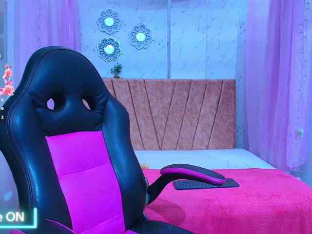 mia-thommson webcam