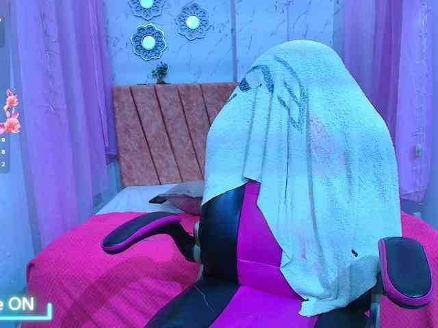 mia-thommson webcam