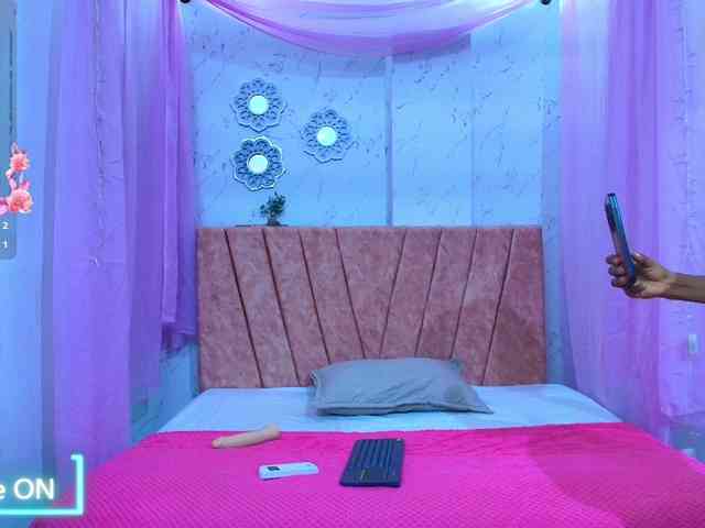 mia-thommson webcam