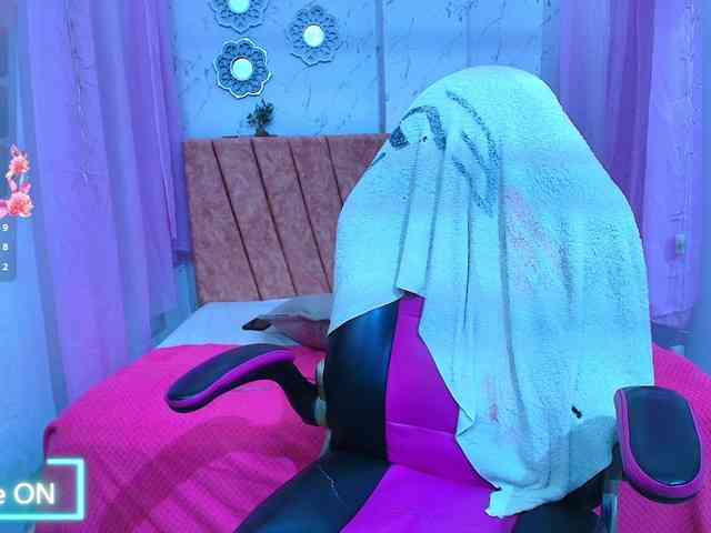 mia-thommson webcam